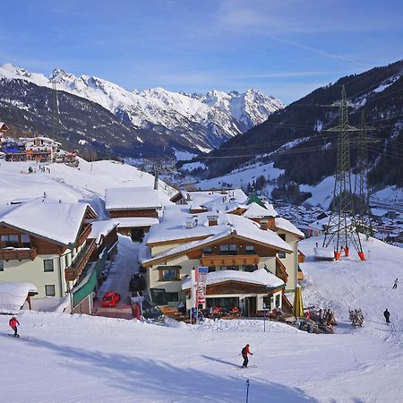 Hotel Garni - Restaurant Kaminstube Санкт-Антон-ам-Арльберг Екстер'єр фото