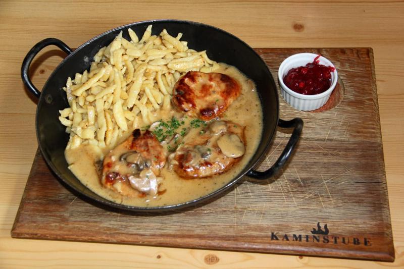 Hotel Garni - Restaurant Kaminstube Санкт-Антон-ам-Арльберг Екстер'єр фото