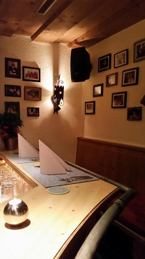 Hotel Garni - Restaurant Kaminstube Санкт-Антон-ам-Арльберг Екстер'єр фото