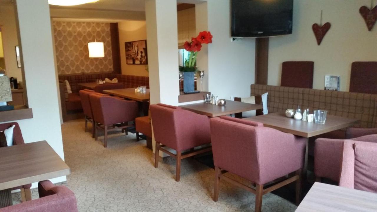 Hotel Garni - Restaurant Kaminstube Санкт-Антон-ам-Арльберг Екстер'єр фото