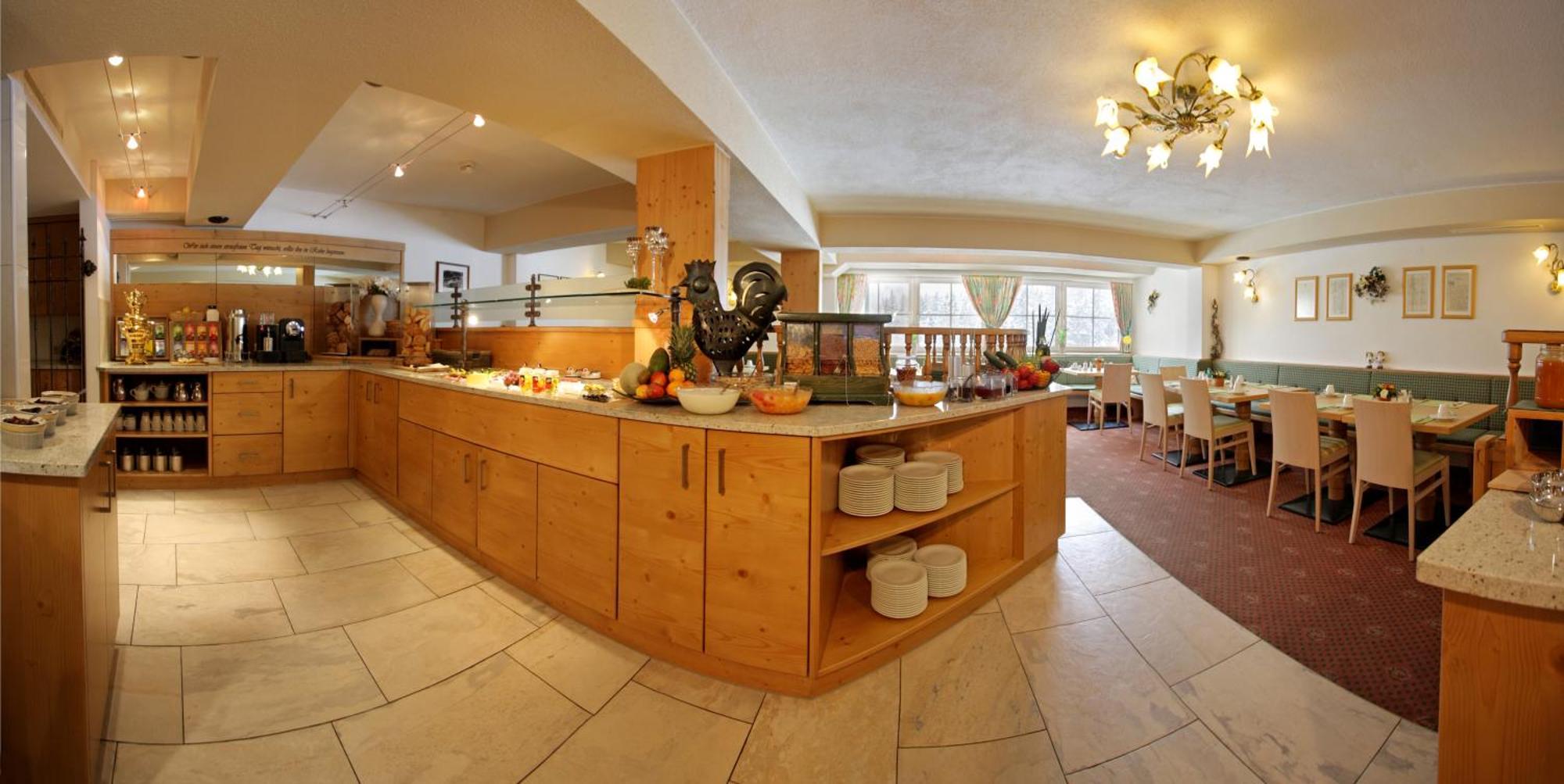 Hotel Garni - Restaurant Kaminstube Санкт-Антон-ам-Арльберг Екстер'єр фото