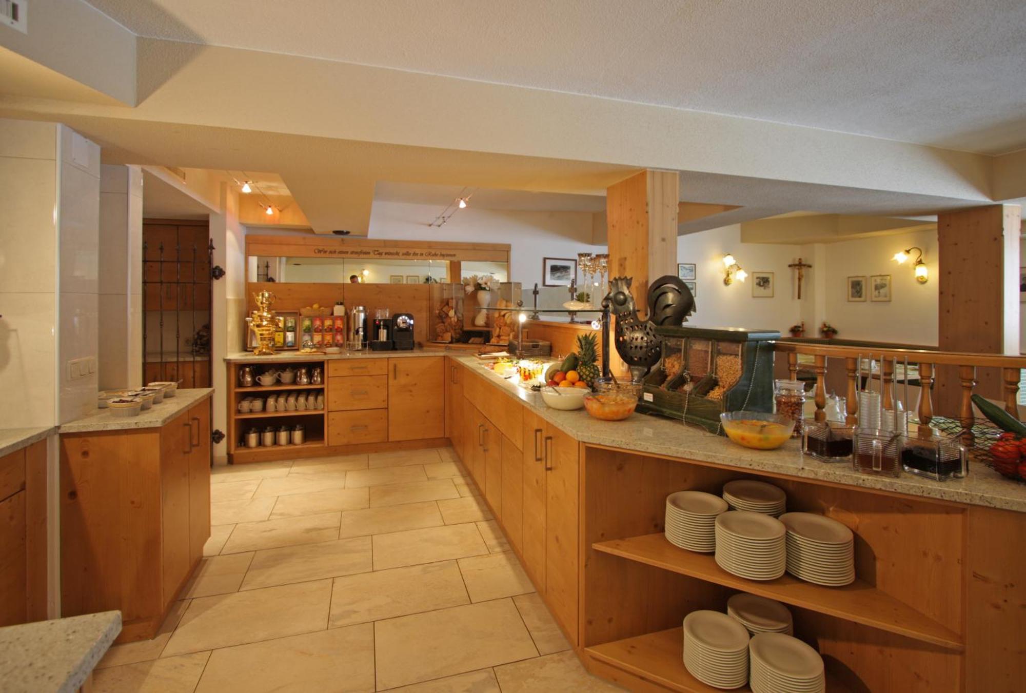 Hotel Garni - Restaurant Kaminstube Санкт-Антон-ам-Арльберг Екстер'єр фото