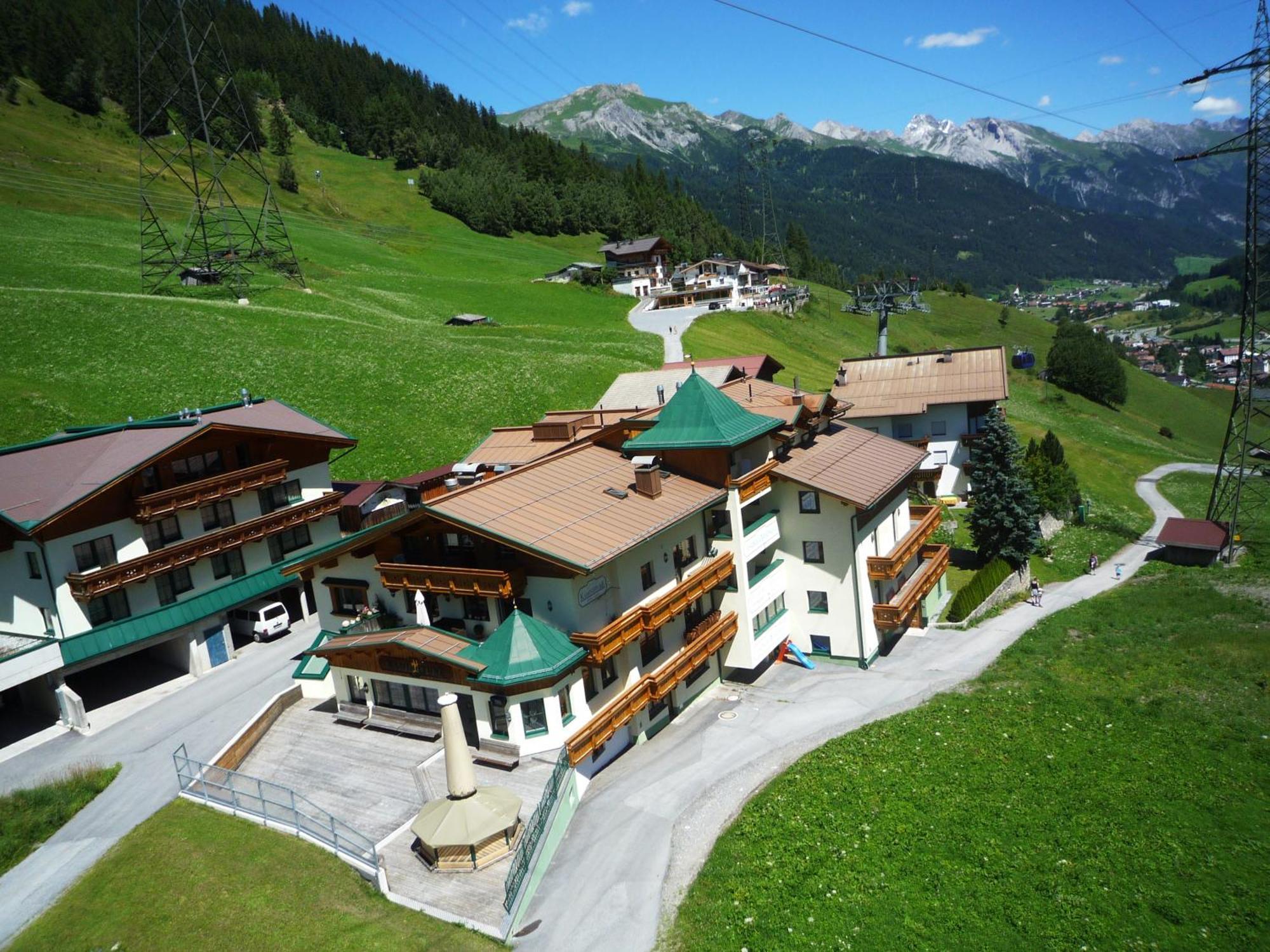 Hotel Garni - Restaurant Kaminstube Санкт-Антон-ам-Арльберг Екстер'єр фото