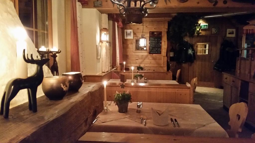 Hotel Garni - Restaurant Kaminstube Санкт-Антон-ам-Арльберг Екстер'єр фото