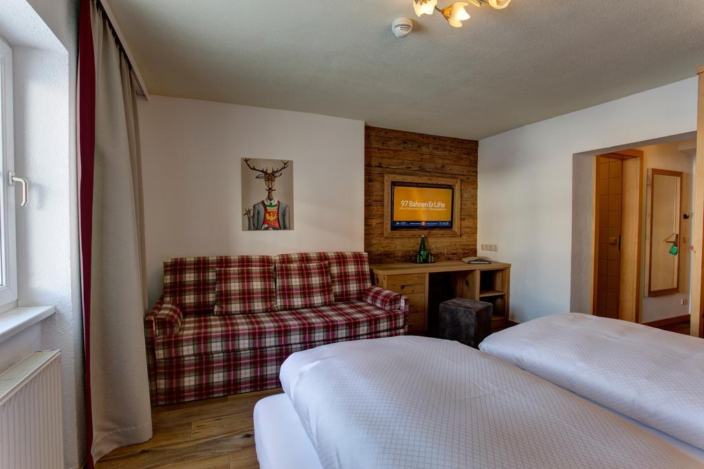 Hotel Garni - Restaurant Kaminstube Санкт-Антон-ам-Арльберг Екстер'єр фото